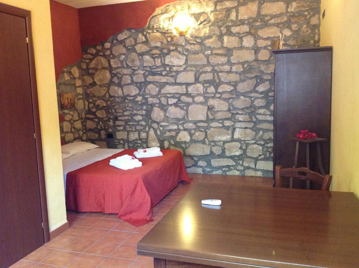 Vento Del Sud Vendégház Chiaramonte Gulfi Szoba fotó