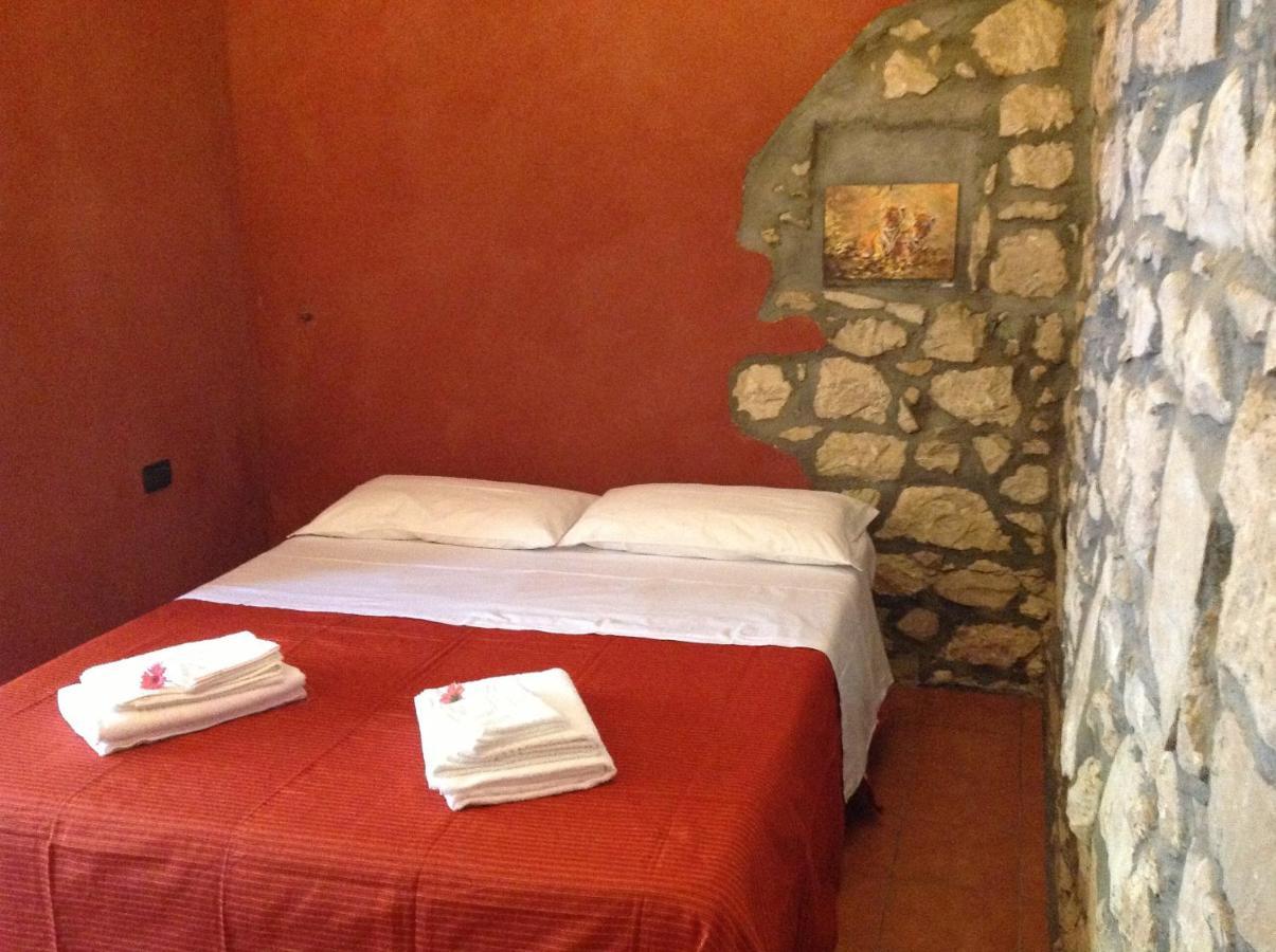 Vento Del Sud Vendégház Chiaramonte Gulfi Szoba fotó